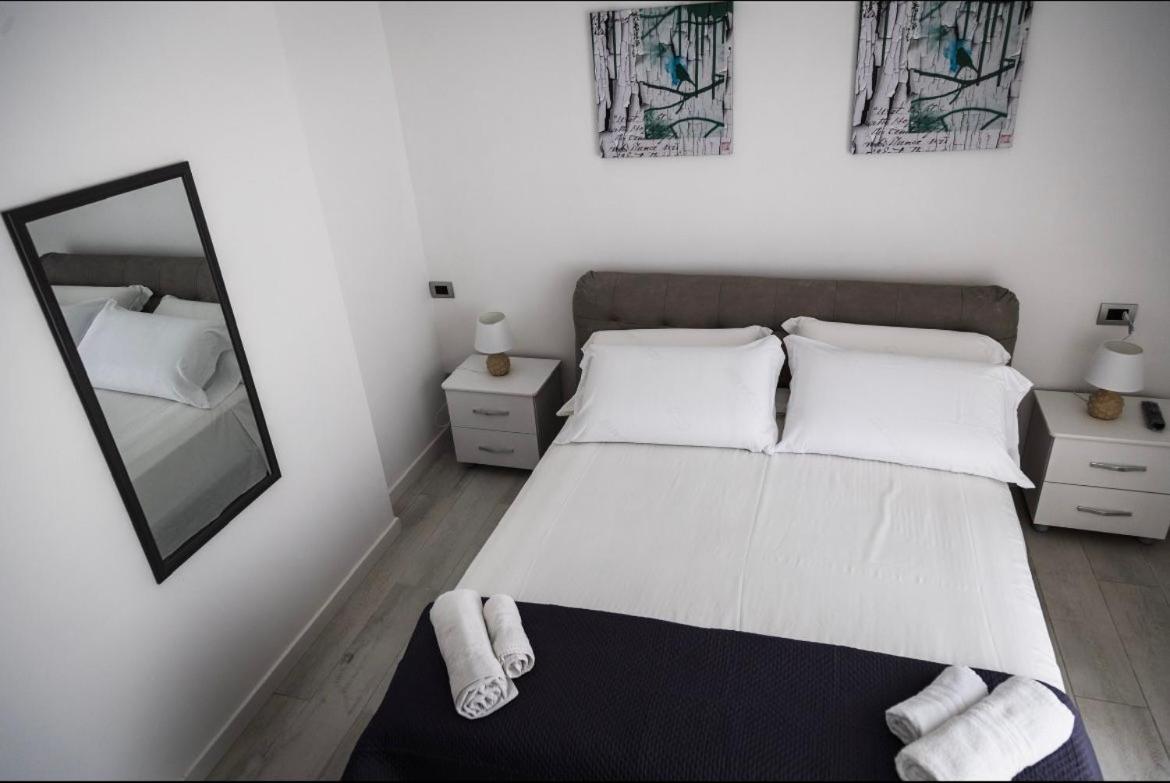 Legami House Hotel Napoli Bagian luar foto
