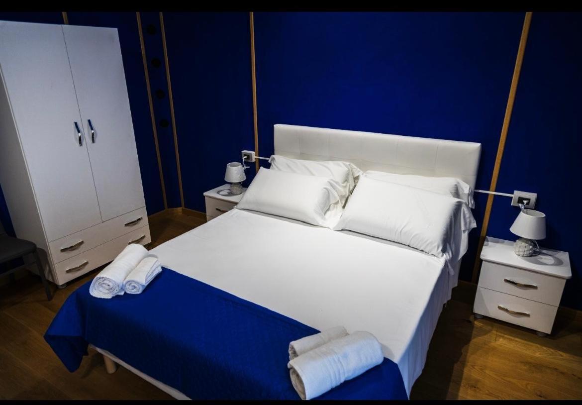 Legami House Hotel Napoli Bagian luar foto