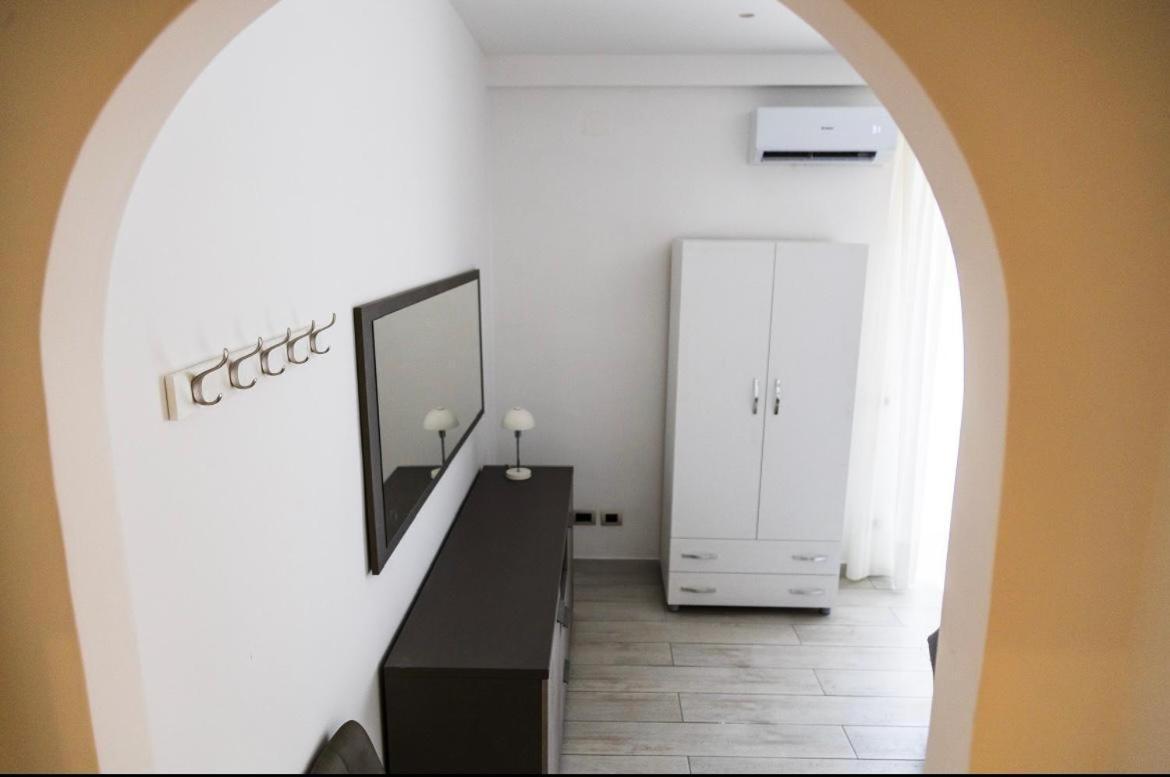 Legami House Hotel Napoli Bagian luar foto